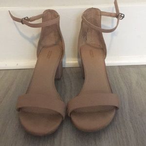 Nude suede block heels 👠